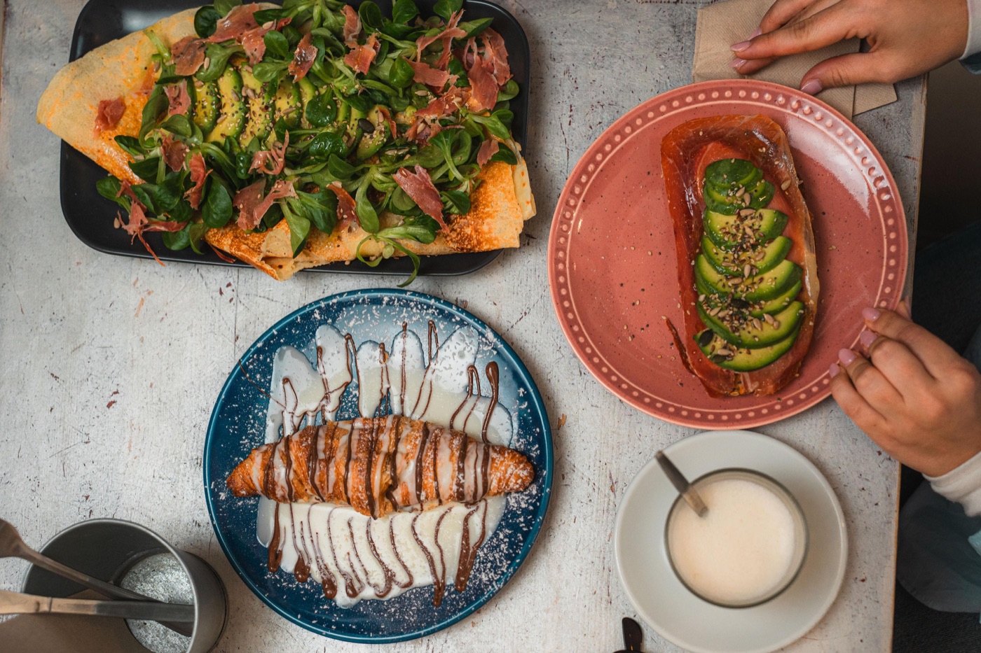Desayuno saludable en GULA: avocado toast, crepe salado y café de especialidad en Palma